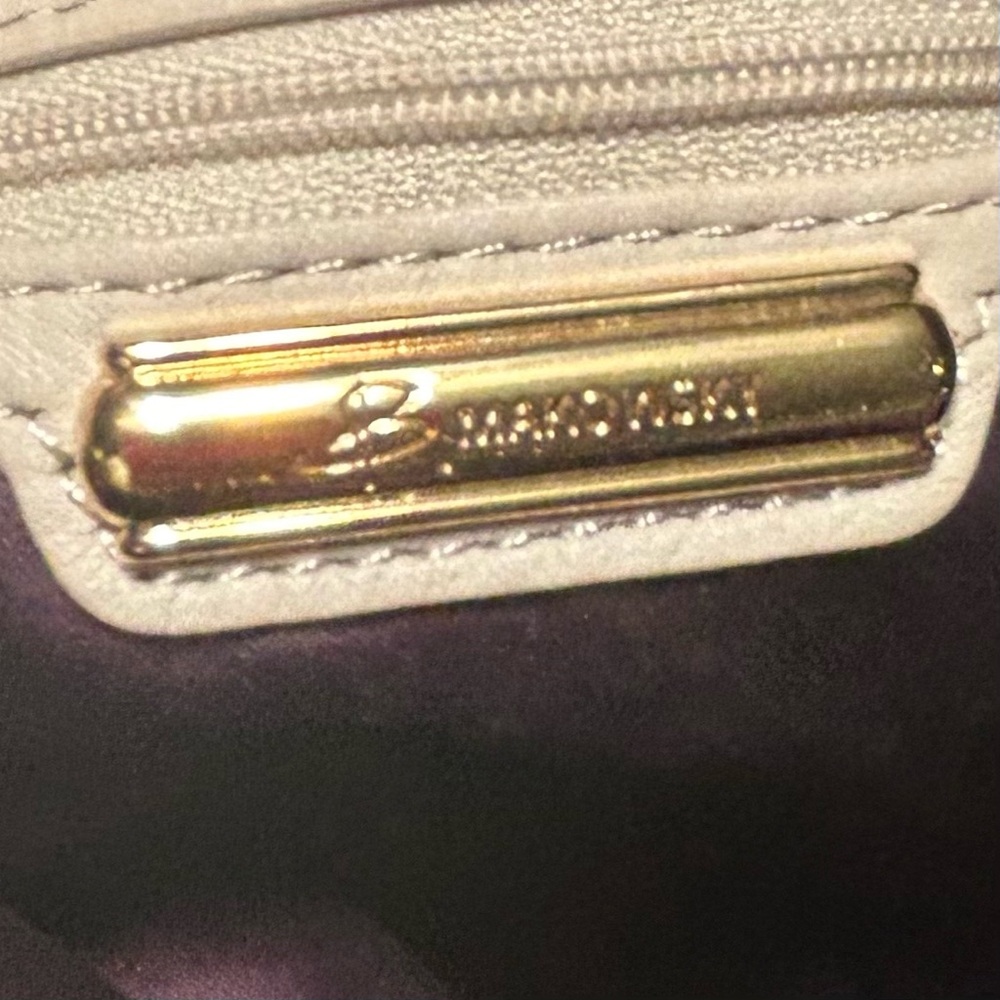 B. Makowsky Metallic Silver Leather/
Chunky Gold Chain/Y2K Glam Baguette Purse - Picture 4 of 10